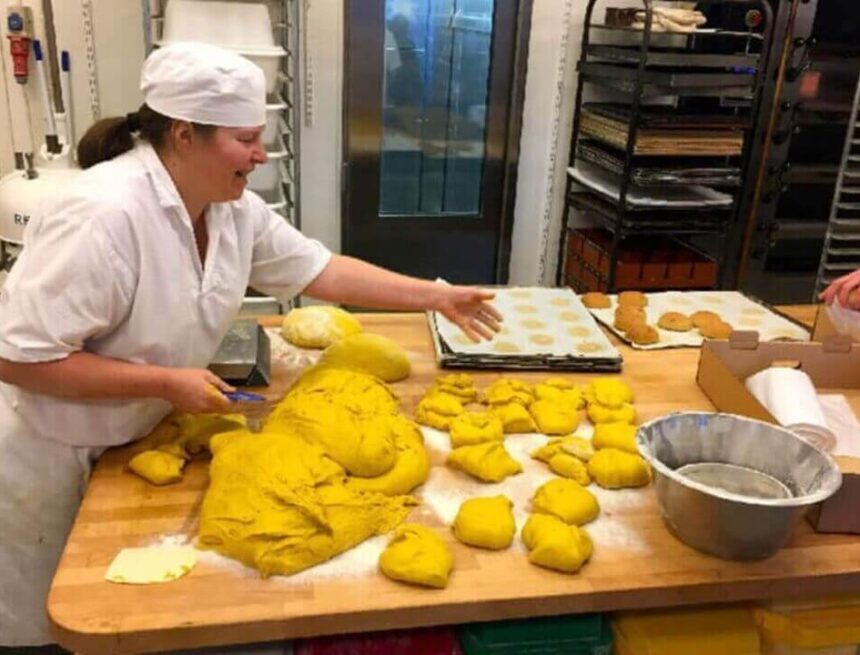 Vid bakbordet på Järna bageri