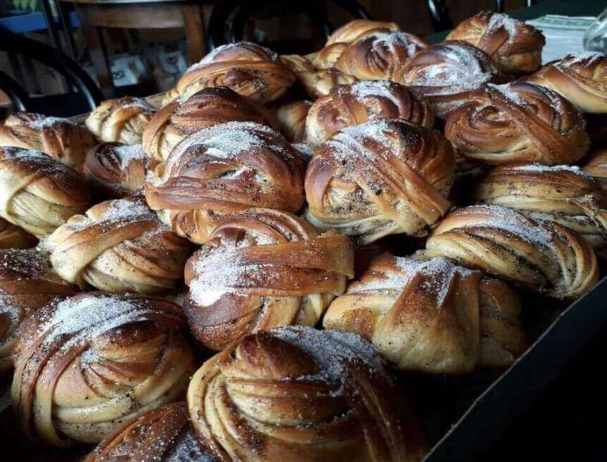 Bagaren Mattias Lindbäck tycker till om surdegsbröd