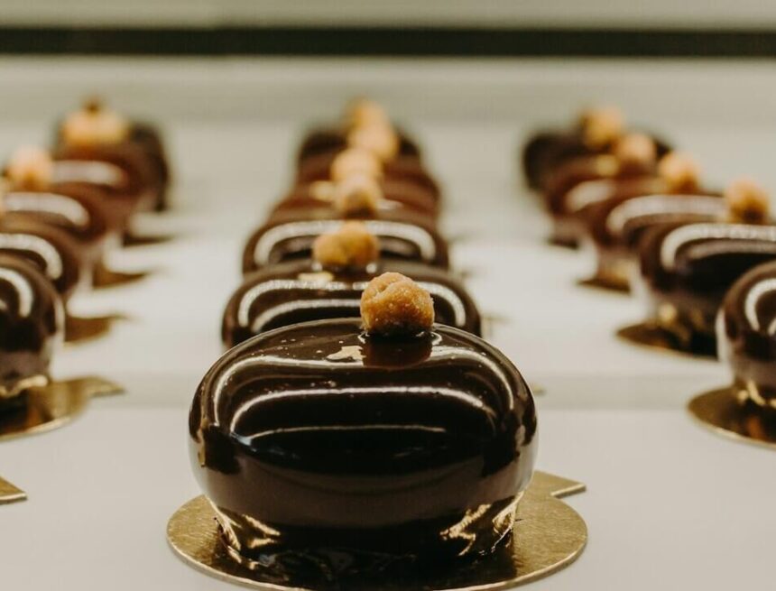 Foto: Chris Hardy för Unsplash Chokladshow från Paris – spana in de fantastiska kreationerna