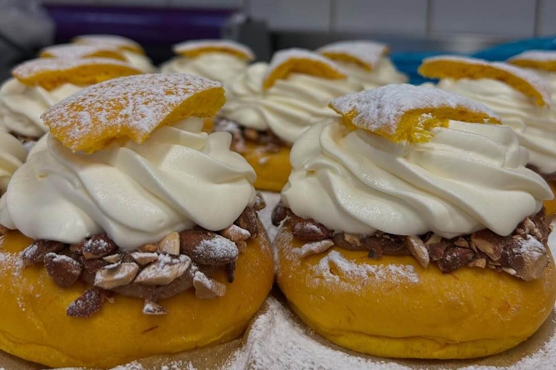 Foto: Bergstrands bageri Tidigt, men oemotståndligt – semlorna är här