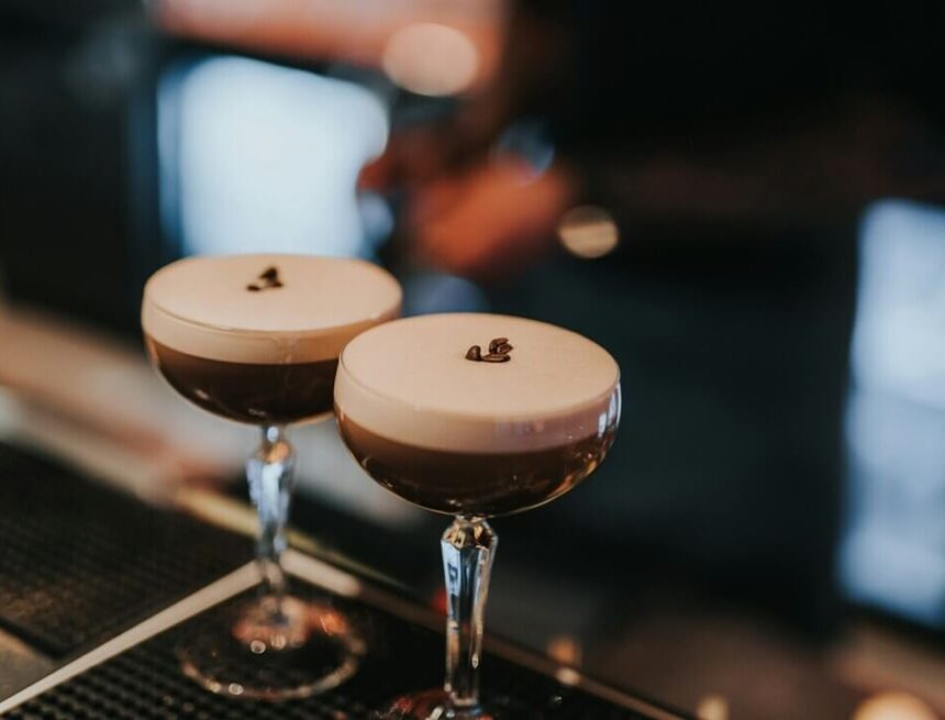 Kaffedrinkar att njuta av i sommarvärmen