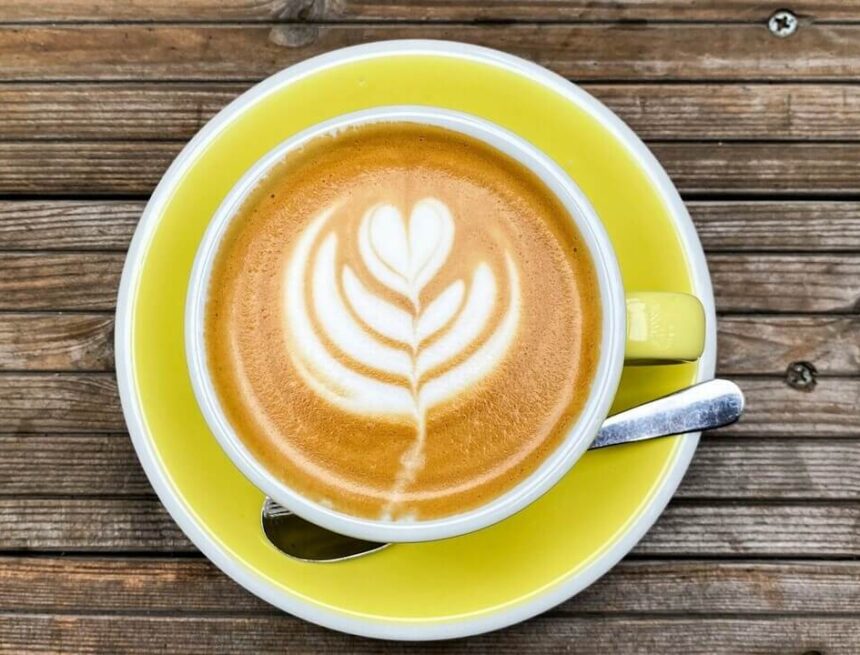 Foto: Cristian Cristian för Unsplash Single origin, pour over och batch brew – vad betyder det egentligen?