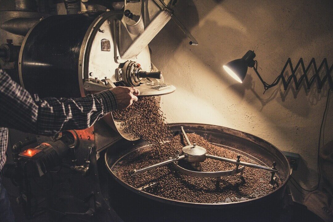 Foto: Yanapi Senaud för Unsplash Kafferosterier i Sverige – hitta ditt lokala kafferosteri
